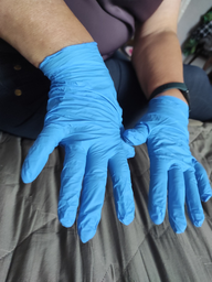 Одноразові рукавиці MedTouch нітрилові без пудри Розмір M 100 шт. Сині (4820226661085/Н325904) фото від покупців 2