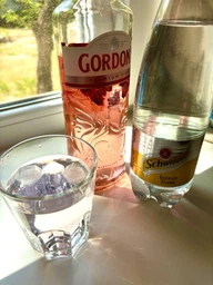 Алкогольный напиток на основе джина Gordon's Premium Pink 0.7 л 37.5% (5000289929417) фото от покупателей 1