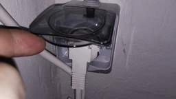 Розетка Schneider Electric Cedar Plus с з/к и з/ш наружная IP44 с прозрасной крышкой, белая (WDE000543)