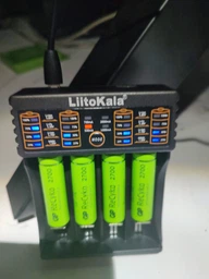 Зарядное устройство универсальное Liitokala lii-402, 4 канала,LCD дисплей, поддерживает Li-ion, Ni-MH и Ni-Cd AA (R6), ААA (R03), AAAA, С (R14) фото от покупателей 5