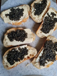 Ікра чорна ROYAL CAVIAR PREMIUM 100 грам фото від покупців 5