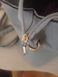Сумка женская стильная tote bag вместительная элегантная структурная шоппер через плечо с ручками и ремешком в классическом стиле модная повседневная сумка-тоут аксессуар из серой экокожи 65997 фото от покупателей 3
