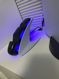 Зарядка для джойстика PS 5 Dobe Док Станция для PlayStation 5 PS 5 DualSense на 2 геймпада с LED подсветкой P5V Серый фото от покупателей 3