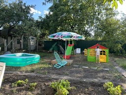 Дитячий ігровий садовий будиночок 129х129х120 см з гіркою для спуску 243 см ТМ Doloni пластиковий білий з блакитним