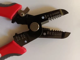 Съемник изоляциии Intertool 190мм x 0.8-2.6мм² (HT-7028)