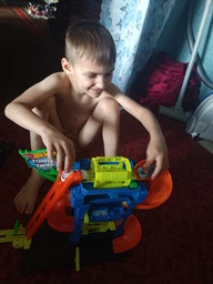 Автотрек Hot Wheels City Автомийка: Скажені віражі (HTN80)