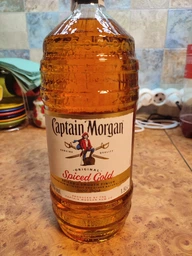 Алкогольный напиток на основе Карибского рома Captain Morgan Spiced Gold 1.5 л 35% (5000281035338) фото от покупателей 4