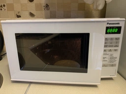 Мікрохвильова піч Panasonic NN-GT261WZPE