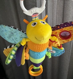 М'яка іграшка підвіска Світлячок Фреді Lamaze L27024 з прорізувачем та пищалкою фото від покупців 1