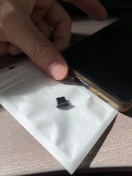 Заглушка для iPhone от пыли в гнездо Lightning Чёрная