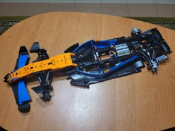 Конструктор LEGO Technic Гоночный автомобиль McLaren Formula 1 1434 детали (42141) фото от покупателей 3