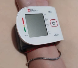 Тонометр Promedica Bangle автоматический на запястье гарантия 10 лет фото от покупателей 9