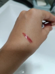 Блеск для губ с эффектом объема L'Oreal Paris Glow Paradise balm-in-gloss 408 7 мл (3600523971343) фото от покупателей 6