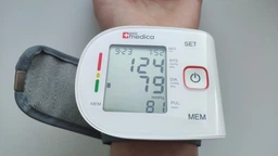 Тонометр Promedica Bangle автоматический на запястье гарантия 10 лет фото от покупателей 6