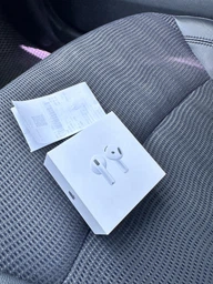 Навушники Apple AirPods (4-те покоління) (MXP63ZE/A) фото від покупців 16