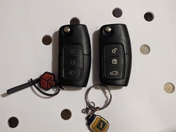 Выкидной корпус ключа Ford Focus Fiesta C-Max Loneka Kiro Stera12 Mondeo Galaxy AdlerKey (42-012) на три кнопки со значком и лезвием HU101