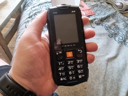 Мобільний телефон 2E R240 2020 2SIM Black 680576170101 фото від покупців 1