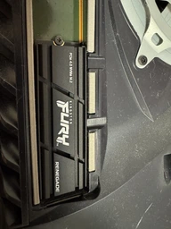 Накопичувач SSD Kingston M.2 2TB PCIe 4.0 Fury Renegade + радіатор (SFYRDK/2000G) фото від покупців 11