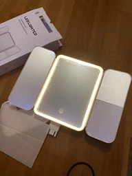 Косметичне дзеркало для макіяжу, з LED підсвіткою на 3 секції, складне, поворотне, Touch, біле фото від покупців 3