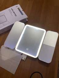 Косметичне дзеркало для макіяжу, з LED підсвіткою на 3 секції, складне, поворотне, Touch, біле фото від покупців 2