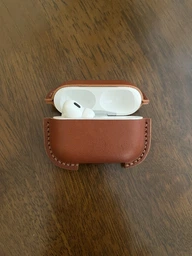 Шкіряний чохол MERE для Apple AirPods Pro 2 Шоколадний фото від покупців 3