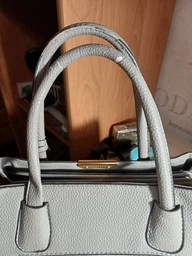 Сумка женская стильная tote bag вместительная элегантная структурная шоппер через плечо с ручками и ремешком в классическом стиле модная повседневная сумка-тоут аксессуар из серой экокожи 65997 фото от покупателей 2