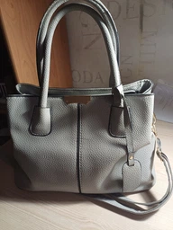 Сумка женская стильная tote bag вместительная элегантная структурная шоппер через плечо с ручками и ремешком в классическом стиле модная повседневная сумка-тоут аксессуар из серой экокожи 65997 фото от покупателей 1