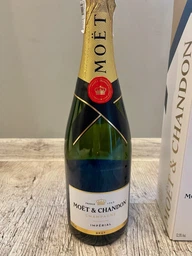 Шампанское Moet & Chandon Brut Imperial белое брют 0.75 л 12% в подарочной упаковке (3185370001233_3185370763957) фото от покупателей 1