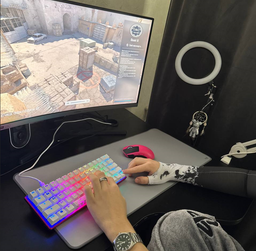 Игровая поверхность Logitech Desk Mat Studio Series Darker Rose (956-000053) фото от покупателей 4