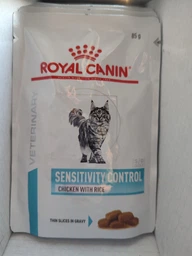 Упаковка вологого корму для дорослих кішок Royal Canin Sensitivity Control Chicken Cat Pouches (скибочки в соусі) 12 шт х по 85 г (9003579025420) (40350011)