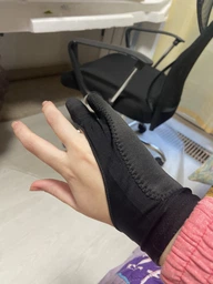 Рукавичка перчатка для малювання стилусом на графічному планшеті сенсорному екрані антифрикційна тришарова дихаюча для художників дизайнерів студентів роботи навчання захисту долоні робоча скетчинга креслення графіки творчості чорна розмір S фото від покупців 3