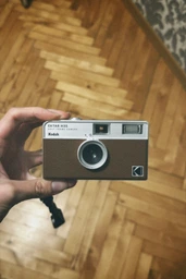 Набір із плівковим фотоапаратом Kodak Ektar H35 Half Frame Camera H35 жовтий / чохол