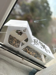 Кормушка для птиц на окно House_for_birds "Домик белый" фото от покупателей 11