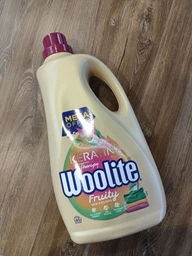 Средство для стирки жидкое Woolite Fruity с усиленным ароматом для цветных тканей с Кератином 4.5 л (5908252017645) фото от покупателей 9