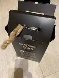 Алкогольный напиток на основе Карибского рома Captain Morgan Spiced Black 1 л 40% + 2 рюмки (4820178650991) фото от покупателей 10