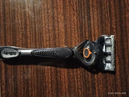 Станок для гоління чоловічий (Бритва) Gillette Fusion5 ProGlide Flexball з 2 змінними картриджами (7702018390816) фото від покупців 1