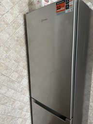 Двухкамерный холодильник Indesit INKS 1361 S4U1 фото от покупателей 15