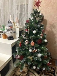 Штучна ялинка Кармен з срібними шишками та перлами 1,8 м Сріблястий (Карм.Ср-180) фото від покупців 18