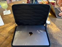 Чохол Thule Gauntlet 4 MacBook Sleeve TGSE-2358 14" Blue (3204903) фото від покупців 4