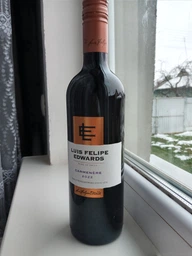 Вино Luis Felipe Edwards Carmenere красное сухое 0.75 л (7804414000631)
