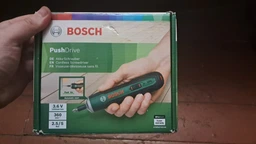 Электроотвертка аккумуляторная Bosch PushDrive 3.6 В, 1.5 Ач, 5 Нм cо сменными насадками (06039C6001)