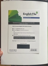 English File 4th Edition Level Intermediate: Student's Book with Online Practice - Christina Latham-Koenig, Clive Oxenden, Jerry Lambert - 9780194035910
