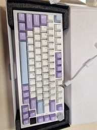 Клавиатура AJAZZ AK820 PRO White-Purple Игровая Беcпроводная Механичиская. 2.4G/Bluetooth/Кабель. С Екранчиком. Gift Switch