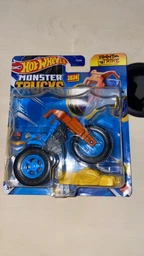 Базовая коллекционная машинка-внедорожник Hot Wheels серии Monster Trucks 1:64, в ассортименте 1 шт (FYJ44) фото от покупателей 1