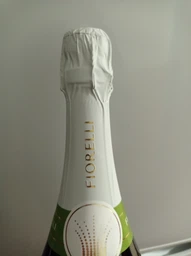 Винный напиток игристый ароматизированный Фраголино Fiorelli Bianco белое сладкое 0.75 л (8002915002461)
