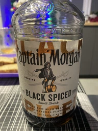 Алкогольний напій на основі Карибського рому Captain Morgan Spiced Black 0.7 л 40% (5000281033273) фото від покупців 3