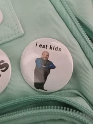 Значок мем I eat kids №19 44мм