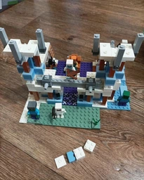 Конструктор minecraft для дітей / дитячий конструктор майнкрафт / Льодяний замок / 499 деталей 9701 DobraMAMA Різнокольоровий 73439