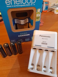 Зарядное устройство для аккумуляторов АА/ААА Panasonic Basic Charger (BQ-CC51E) фото от покупателей 2