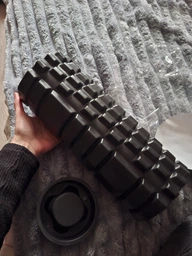 Масажний ролик-валик для МФР і йоги EasyFit 33х14 см ролер-масажер для спини, ніг, рук і шиї EF-2020a-BK Чорний (56003501) фото від покупців 4